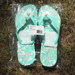 NWT Born Mint Green Flip Flops